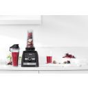 Ascent_A3300_Black_20oz_2Cups_WhiteKitchen_Environment.jpeg Thumb