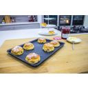 Eaziglide_NS2_37cm_Baking_Tray_Lifestyle_5_01.jpg Thumb