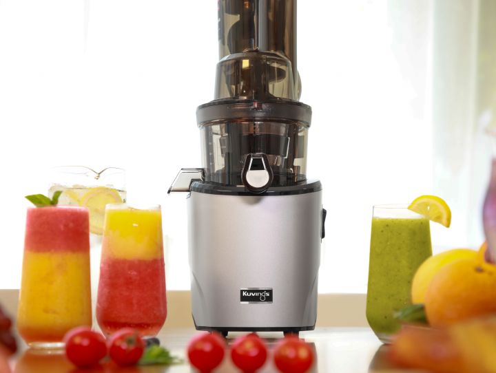 Kuvings Whole Slow Juicer REVO830 stříbrná matná 1666347472-revo830-stribrny-lf9.jpg