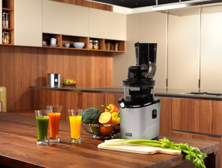 Kuvings Whole Slow Juicer REVO830 stříbrná matná 1666347475-revo830-stribrny-lf7.jpg