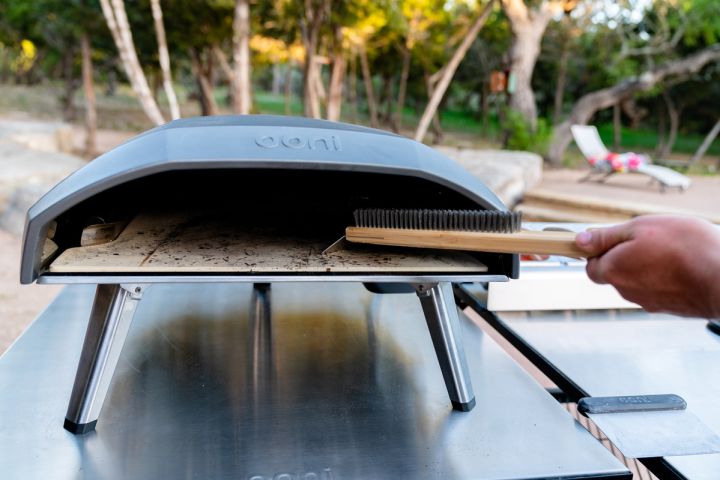 1754041410-lifestyle-ooni-pizza-oven-brush3.jpg