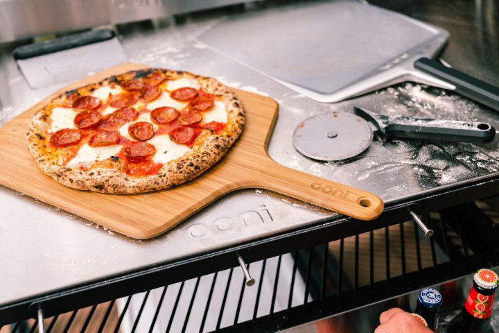 1759907346-lifestyle-ooni-bamboo-pizza-peel-other-accessories.jpg
