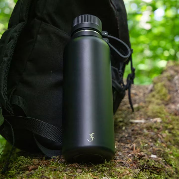 1760443231-lurch-outdoorflasche-schwarz-03.jpg