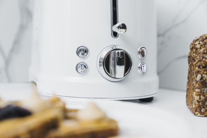 1769088002-novis_iconic_line_elegant_white_toaster_t2_3.jpg