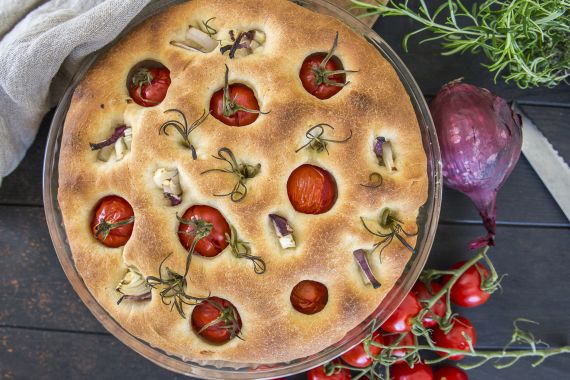 Focaccia: Předchůdce pizzy s jednoduchým těstem