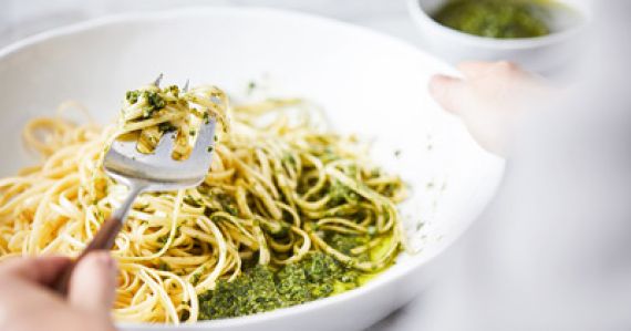 Bazalkové pesto s vlašskými ořechy