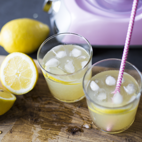 Domácí svěží citronová limonáda: Jednoduchý a rychlý recept