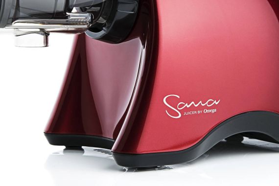 Odšťavňovač Sana Juicer EUJ-707 by Omega na ovoce